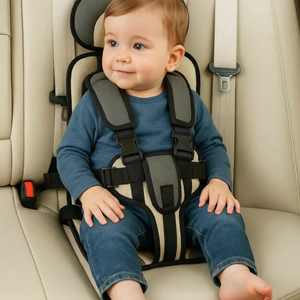 Child in a car seat with safety harness, suitable for ages 0-4 years, on a beige car interior.